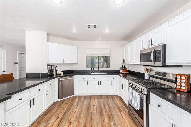 7805 Falling Pines Pl, House other with 4 bedrooms, 3 bathrooms and null parking in Las Vegas NV | Image 20