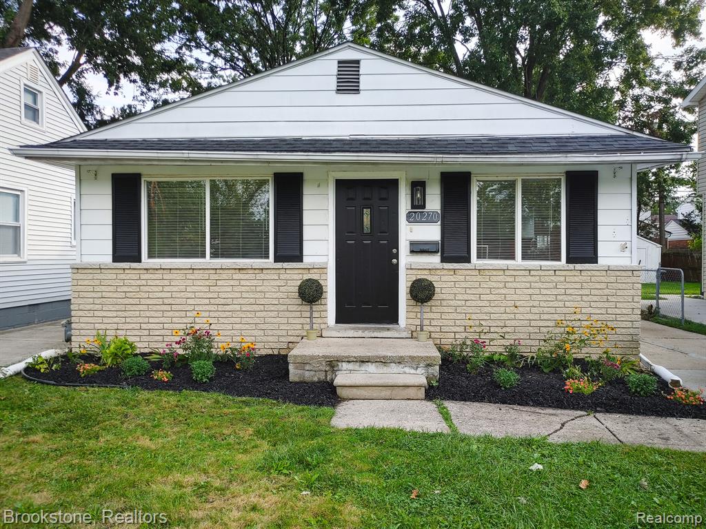 Hollywood St, Harper Woods, MI 48225