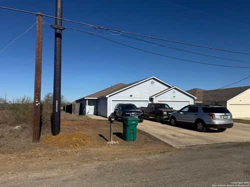 1103 Maple St, Jourdanton, TX, 78026-2033 | Card Image