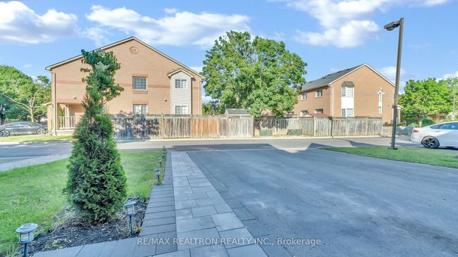 22 Macintyre Lane, Condo with 3 bedrooms, 3 bathrooms and 1 parking in Ajax ON | Image 41