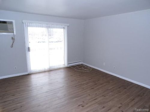 apt-5-825 S Grand Ave, Fowlerville, MI, 48836-8903 | Card Image