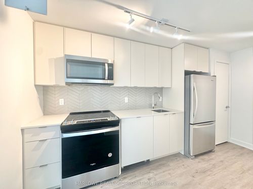 172-e-1610 Charles St, Whitby, ON, L1N0P5 | Card Image