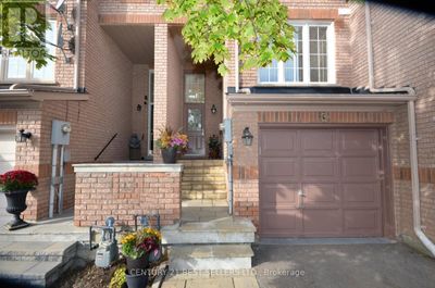 24 Tania Cres, Townhouse with 3 bedrooms, 3 bathrooms and 2 parking in Vaughan ON | Image 2