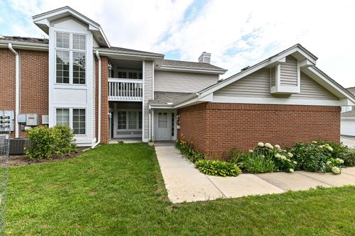 9111 Westlake Dr, Greendale, WI, 53129-1094 | Card Image