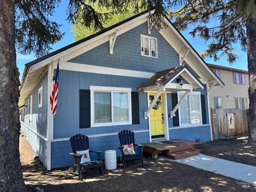 209 S Front St, Cascade, ID, 83611-5218 | Card Image