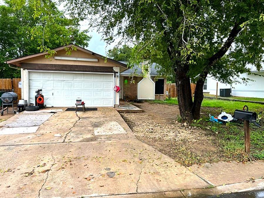 Thrasher Dr, San Antonio, TX 78245