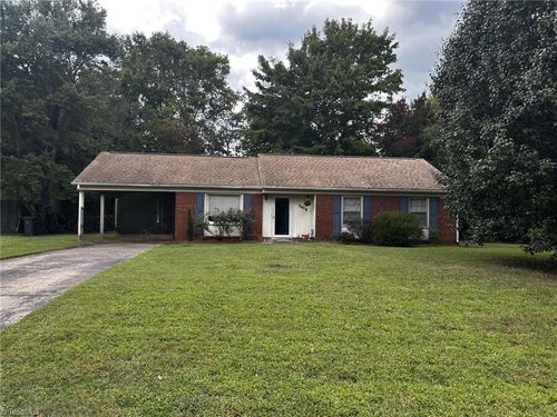 3515 Stonehurst Pl, High Point, NC, 27265-2165 | Card Image