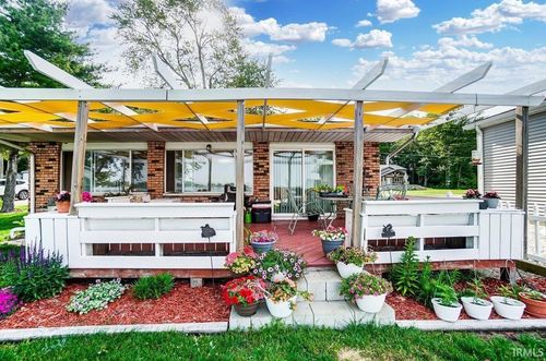 1049 Chapman Lake Dr, Warsaw, IN, 46582-7834 | Card Image