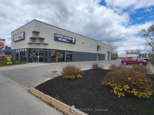 746 Lansdowne St W, Peterborough, ON, K9J1Z3 | Card Image