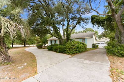 814 Cape Fear Blvd, Carolina Beach, NC, 28428-4435 | Card Image