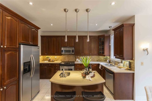 932 Coyston Dr, House other with 4 bedrooms, 4 bathrooms and 4 parking in Oshawa ON | Image 9