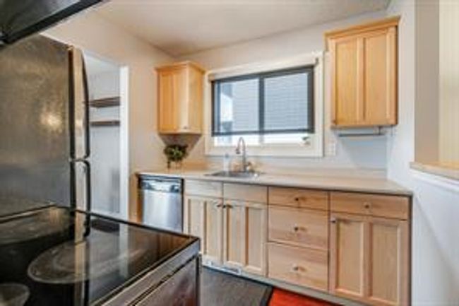 3 - 52 38a Ave Sw, Home with 2 bedrooms, 1 bathrooms and 1 parking in Calgary AB | Image 11
