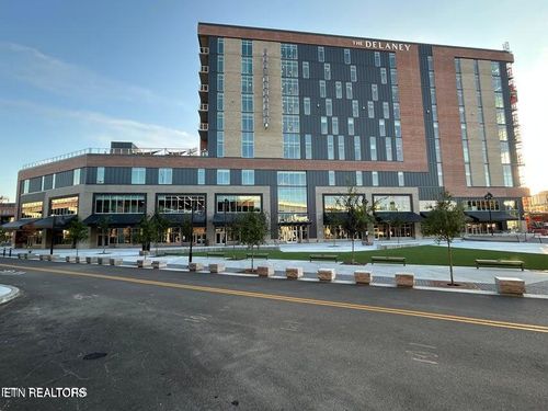 305-122 Stadium Way, Knoxville, TN, 37915-3003 | Card Image