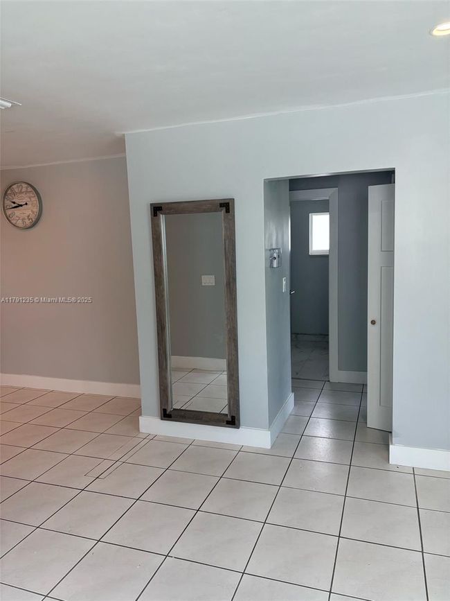 6807 Nw 75 Th St, House other with 2 bedrooms, 1 bathrooms and null parking in Tamarac FL | Image 9