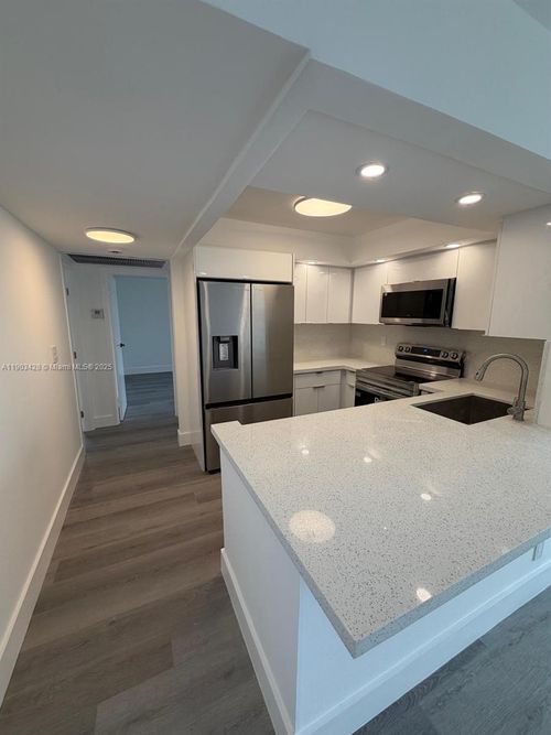 apt-501-801 Three Islands Blvd, Hallandale Beach, FL, 33009-2834 | Card Image