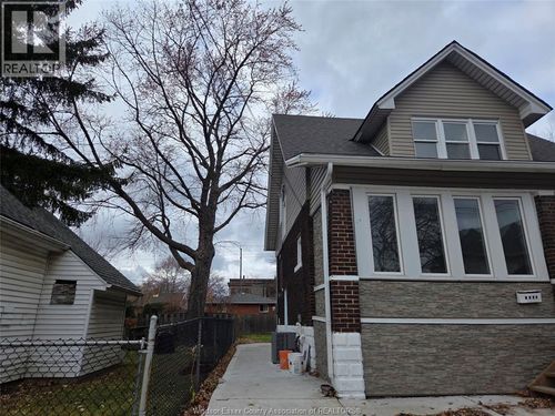 {{alt}} | Card Image