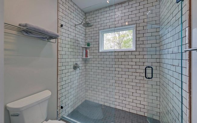 433 Hawkeye Trl, Home with 3 bedrooms, 3 bathrooms and null parking in Marble NC | Image 17