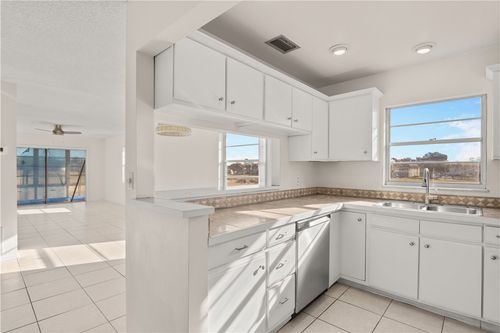 apt-201-11 Vista Palm Ln, VERO BEACH, FL, 32962-0811 | Card Image