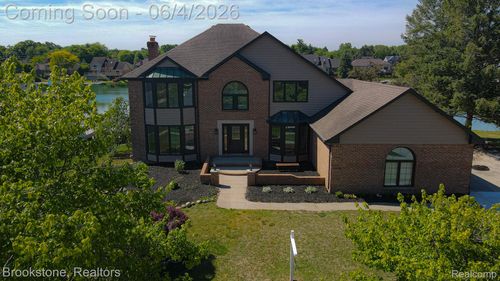 8828 Grace St, Shelby Township, MI, 48317-1735 | Card Image