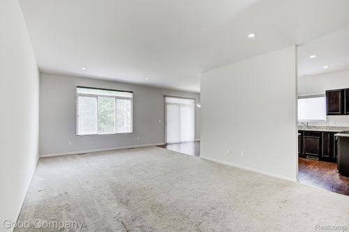 29448 Woodpark Cir, Warren, MI, 48092-6306 | Card Image