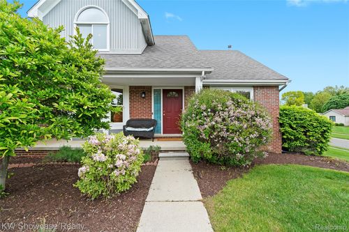 2876 Bay Vista Dr, Highland, MI, 48357-4972 | Card Image