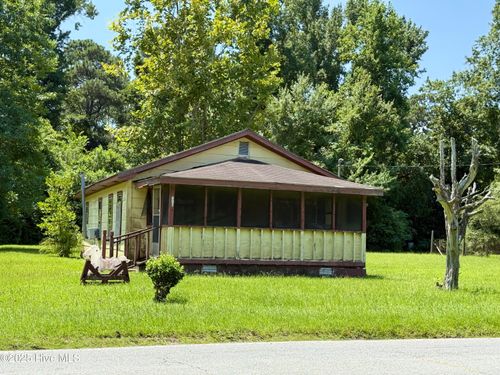 217 W South St, Rose Hill, NC, 28458-8720 | Card Image