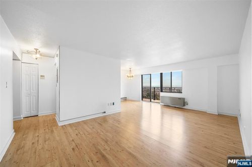 233 12th St, Palisades Park, NJ, 07650-2049 | Card Image