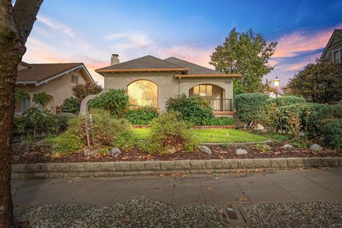 588 6th St, Hollister, CA, 95023-3818 | Card Image