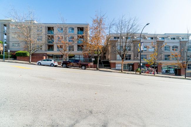 208 - 332 Lonsdale Avenue, Condo with 2 bedrooms, 1 bathrooms and 2 parking in North Vancouver BC | Image 5