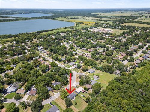 566 Loraine Cir, Greenville, TX, 75401-2228 | Card Image