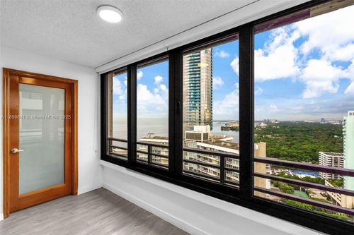ph208-2333 Brickell Ave, Miami, FL, 33129-2435 | Card Image