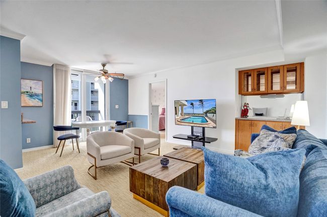 Family Room | Image 19