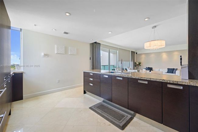 APT-1012 - 19400 Turnberry Way, Condo with 3 bedrooms, 3 bathrooms and null parking in Aventura FL | Image 7