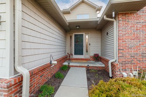 6240 Northridge Hills Dr, Brighton, MI, 48116-3710 | Card Image