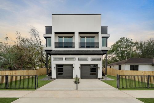 4931 Rue St, Houston, TX, 77033-4304 | Card Image