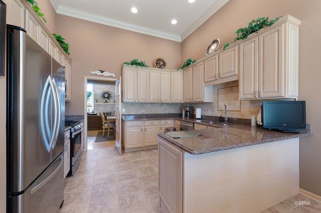 347 Saint Andrews Dr, Townhouse with 3 bedrooms, 4 bathrooms and 7 parking in Wood Dale IL | Image 5