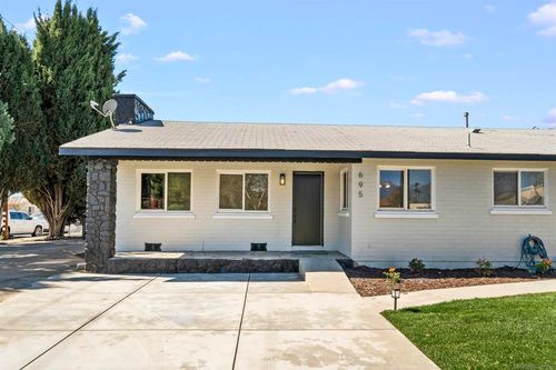 695 S Santa Fe St, Hemet, CA, 92543-6155 | Card Image