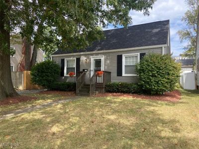 View of front of house featuring a front yard | Image 3