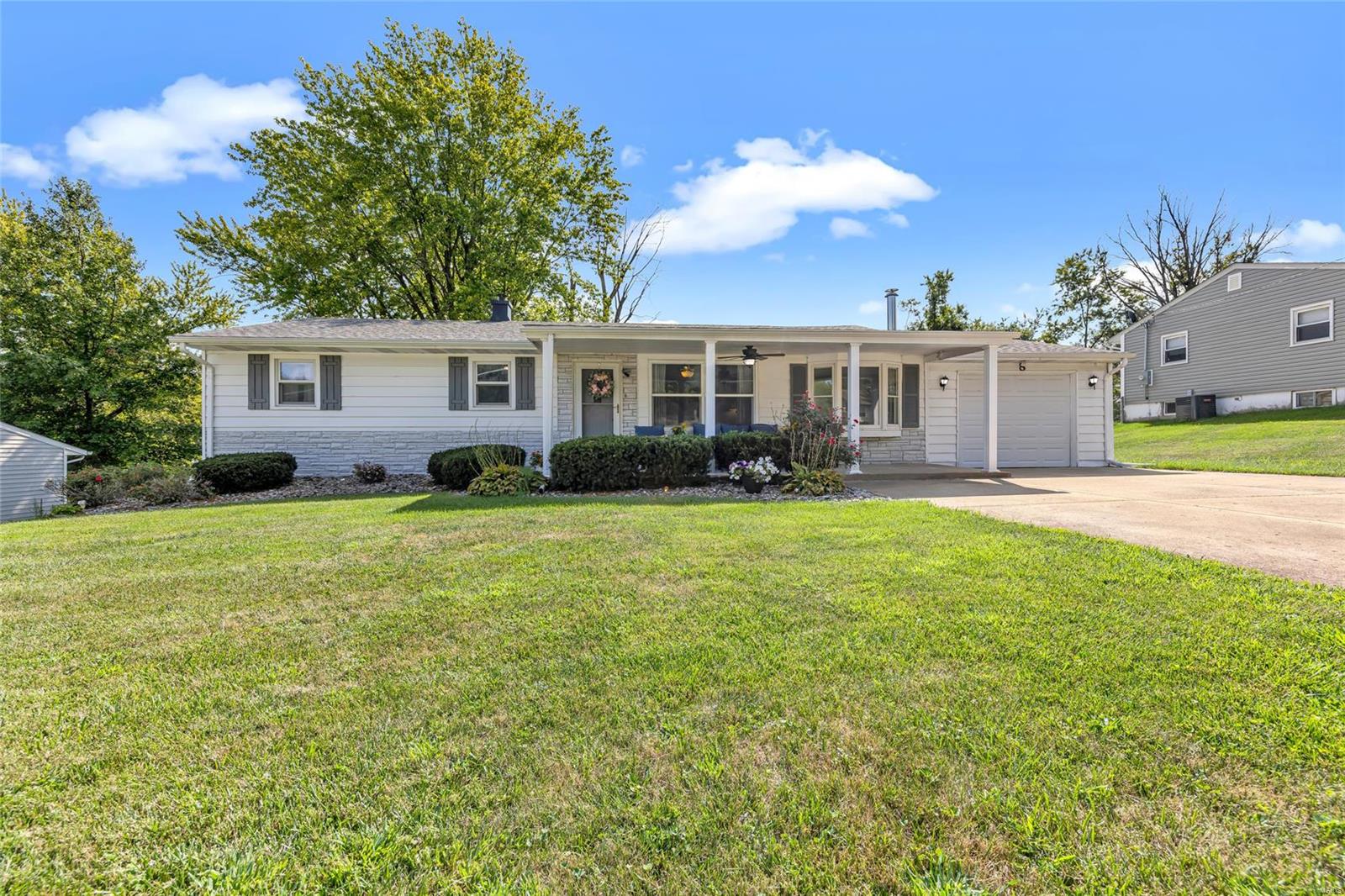 Laura Dr, Saint Peters, MO 63376