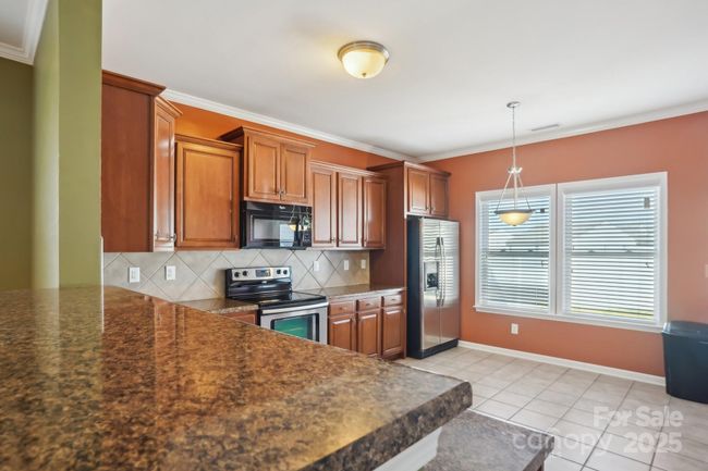 Eat in Kitchen | Image 8