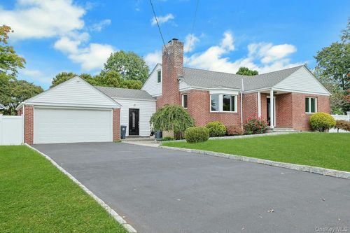 40 South Rd, White Plains, NY, 10603-2843 | Card Image