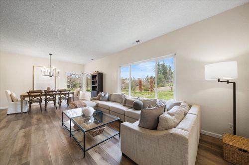 8940 Olney Park Dr, Redding, CA, 96001-9717 | Card Image
