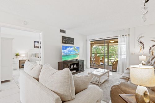 apt-304-5380 Cedar Lake Dr, Boynton Beach, FL, 33437-3011 | Card Image