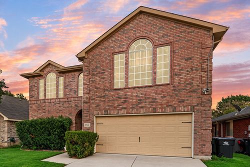 5715 Creekhollow Dr, Arlington, TX, 76018-2422 | Card Image