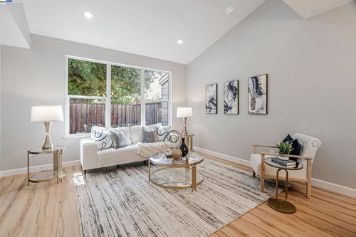 419 Saint Emilion Ct, Mountain View, CA, 94043-5407 | Card Image