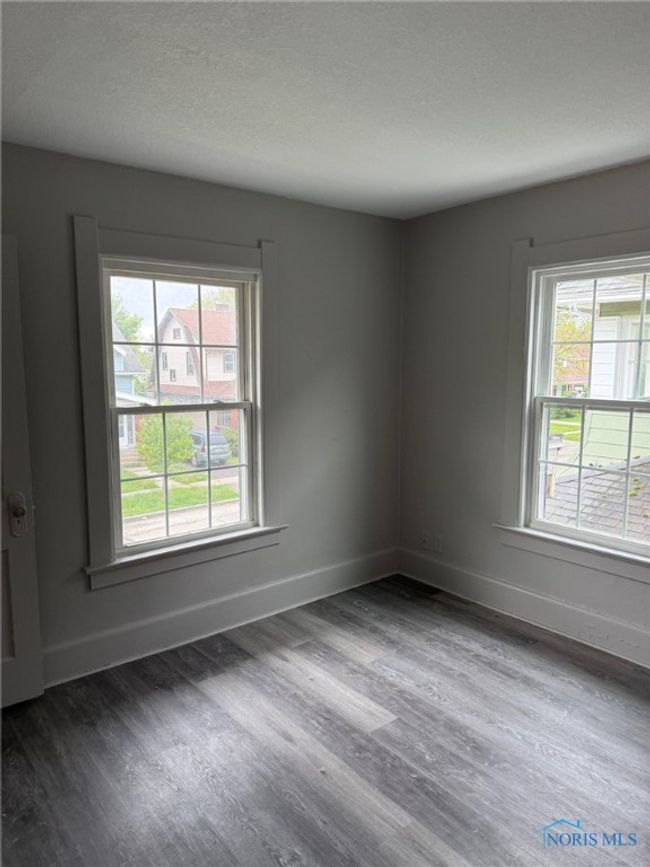 UPPER bed new fl. new windows | Image 11