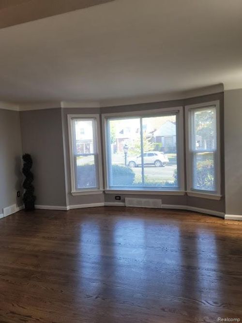 19477 Stansbury St, Detroit, MI, 48235-1735 | Card Image