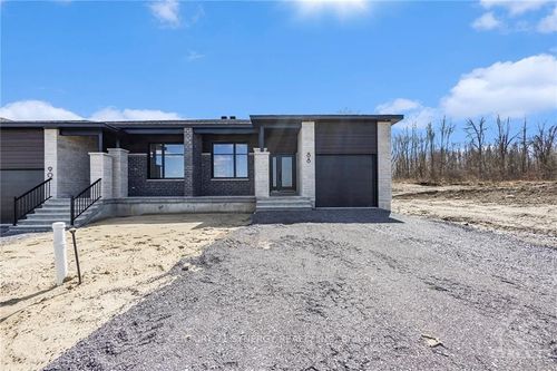 88 Villeneuve St, Moose Creek, ON, K0C1W0 | Card Image