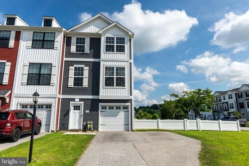 501 Charles Ave, HANOVER, PA, 17331-3389 | Card Image