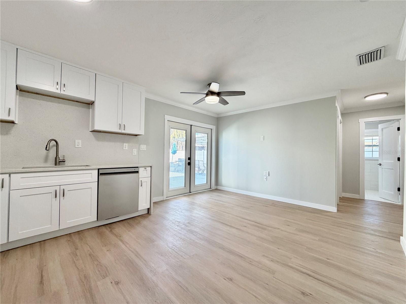 Residential Lease in MADEIRA BEACH 3